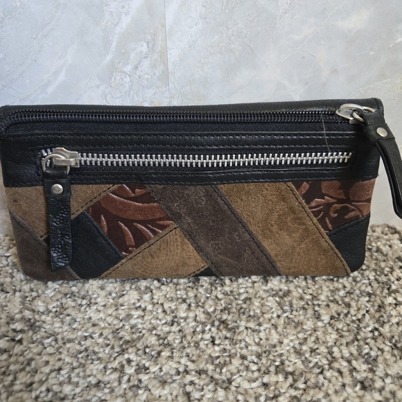 Fossil Black Leather Clutch Wallet - Picture 2 of 5